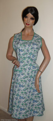 1960s blue green patterned apron