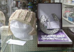 Vintage wedding bonnet and horseshoe